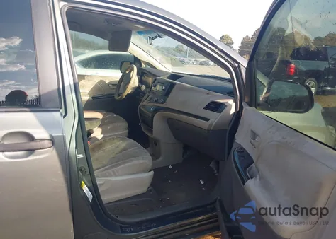 2011 Toyota Sienna Base V6 из США, поврежденный, VIN 5TDZK3DCXBS065266